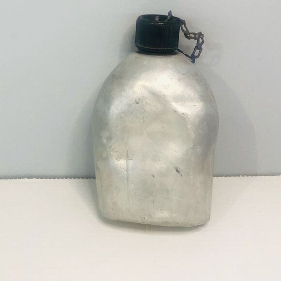 vintage reproduction WW2 aluminum canteen United States 17 inches with cap - Picture 1 of 9
